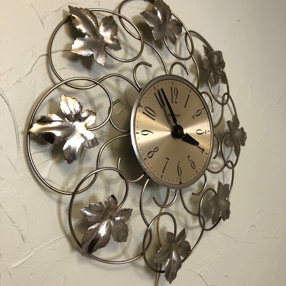 Mid-Century Modern  MASTERCRAFTERS Brass WallClock - Picture 2 of 7